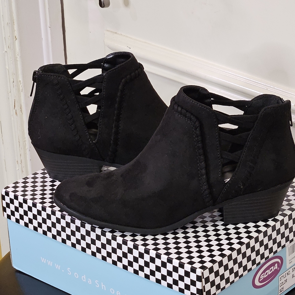 Soda Black Faux Suede Ankle Booties, Size 7, NIB,NWOT - Picture 12 of 16